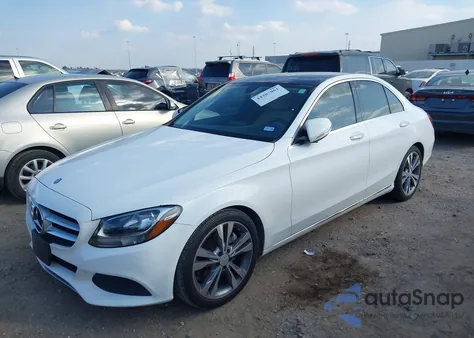 2015 Mercedes-Benz C 300 из США, поврежденный, VIN 55SWF4JBXFU071019